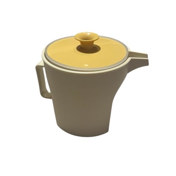 Vintage Tupperware Almond Creamer! - Picture 5 of 7
